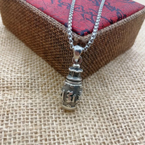 Буддійський кулон-капсула з механізмом, що відкривається