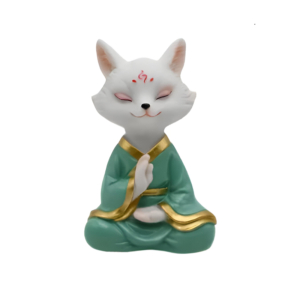 Чайна фігурка «Медитуючий білий лис» в зеленому халаті, 12,8x8 см